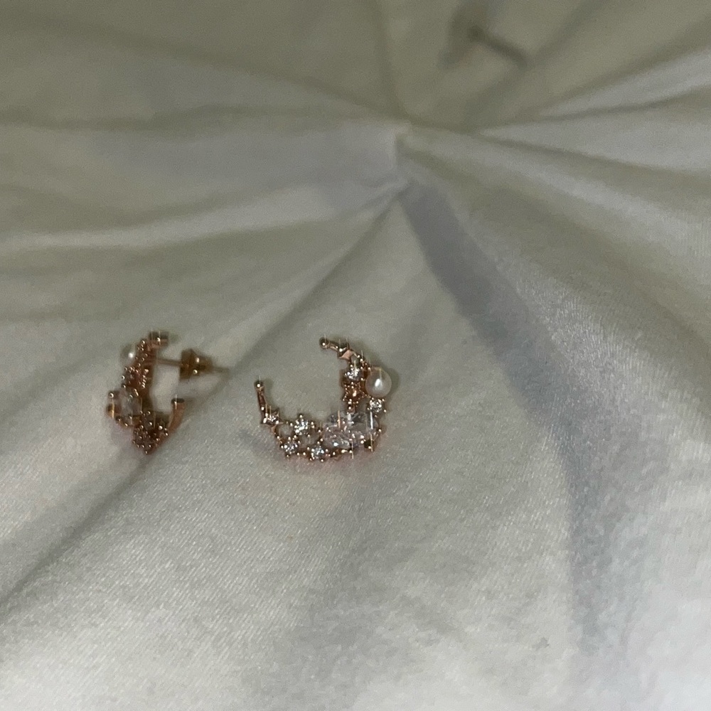 Diamant Moon Earrings View 6